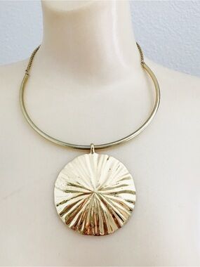 St. Thomas Gold Tone Textured Circle Sand Dollar Statement Choker Necklace